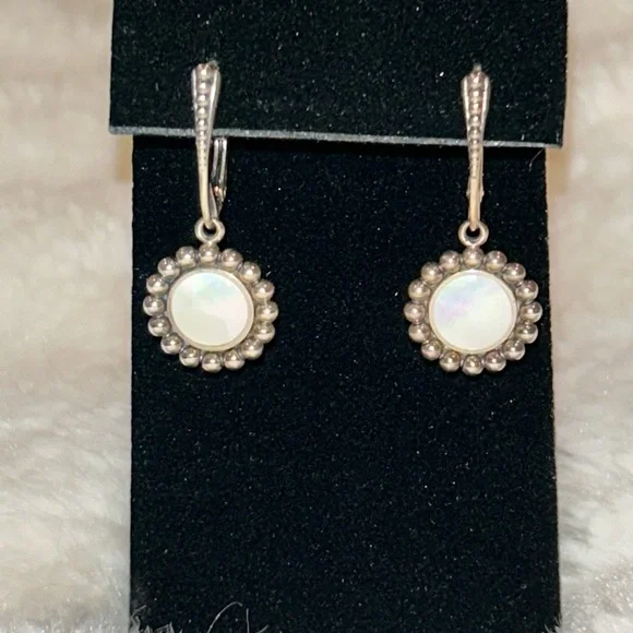 LAGOS Silver and Mother-of-Pearl Necklace and Matching Earrings - Picture 4 of 13